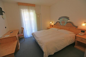 Отель Hotel Valacia, Поцца-Ди-Фасса